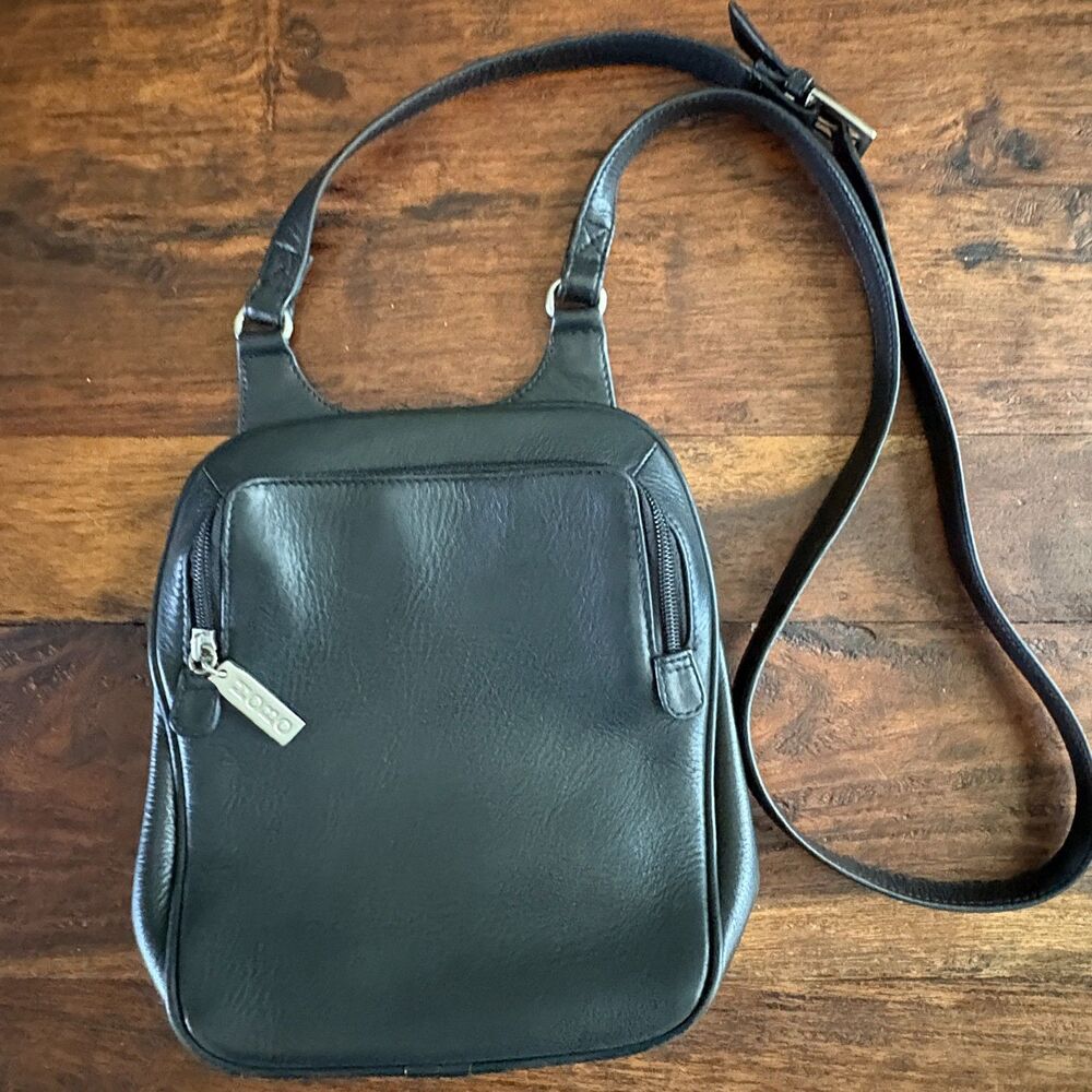 VTG HOBO international black leather crossbody 90s